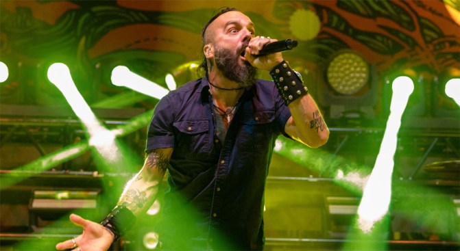 PHOTO GALLERY: KILLSWITCH ENGAGE AT MICHIGAN LOTTERY AMPHITHEATRE AT FREEDOM HILL IN STERLING HEIGHTS, MI