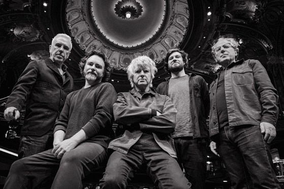 Crowded House Unveils Uplifting New Single “Oh Hi”