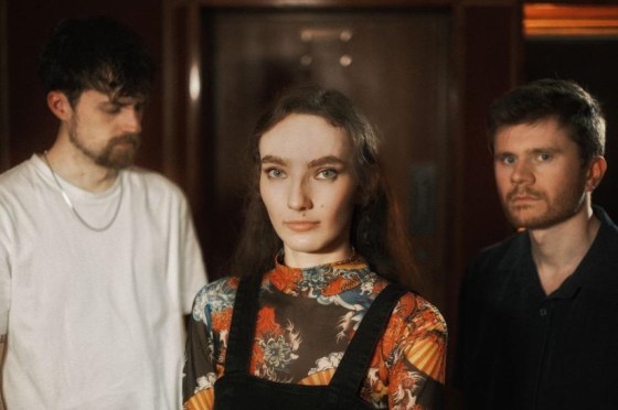 UK Alt-Pop Trio, EXPLORING BIRDSONG, Reveal New Single “Turntail”