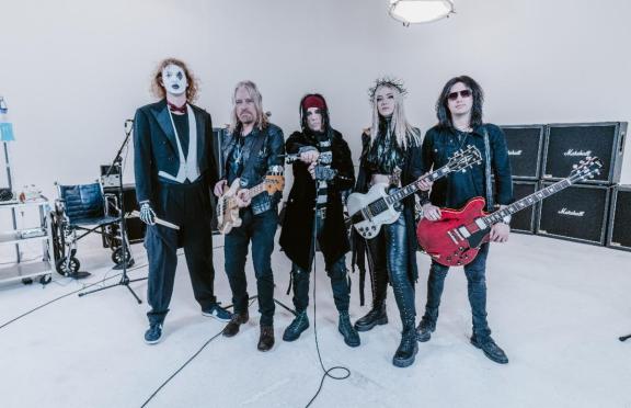 CROSSBONE SKULLY Unleashes Debut Album Executive Produced by Mutt Lange; Sell Out Viper Room Two Nights In A Row