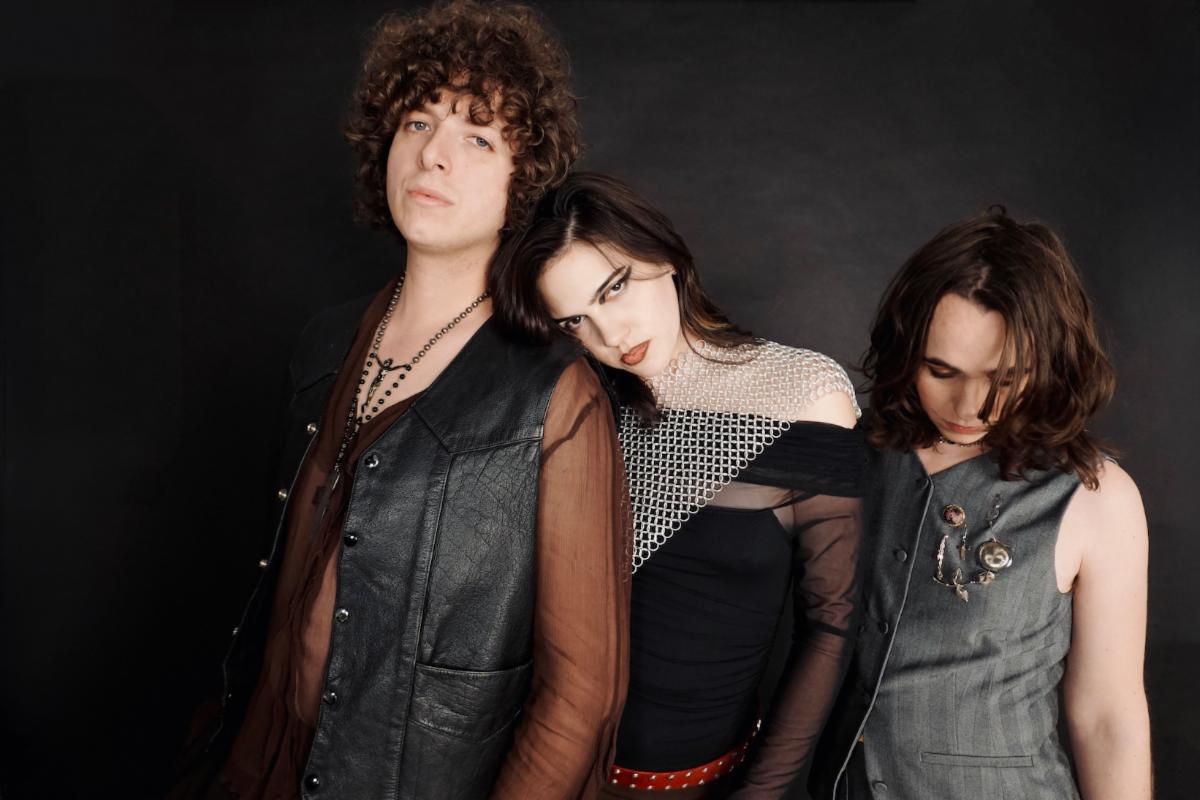 SUNFLOWER BEAN Announce New Album & Tour, Share “Champagne Taste”