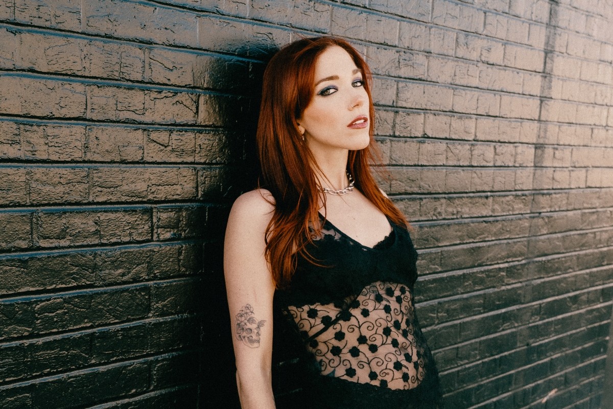 Alt-Pop Artist Dela Kay Drops “Between The Lines” Guitar-Driven Single About Intuition and Self-Sabotage