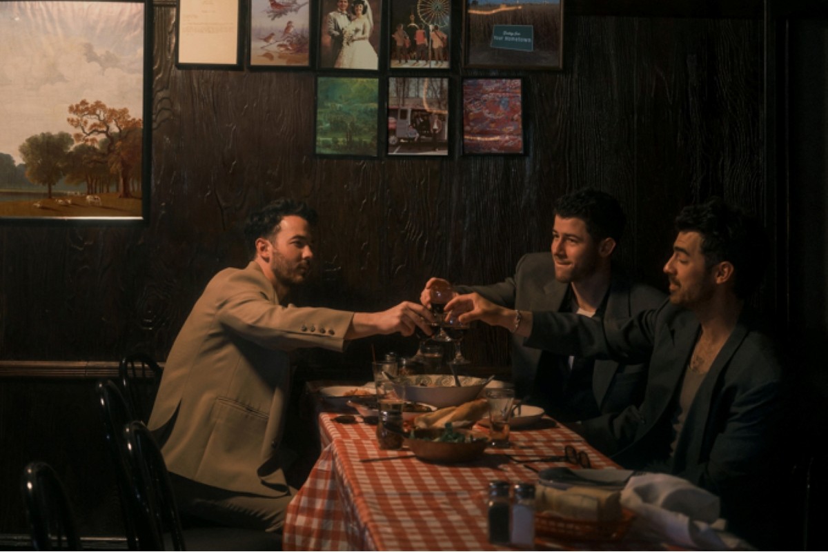 JONAS BROTHERS DROP NOSTALGIC SUMMERTIME BOP “NO TIME TO TALK”
