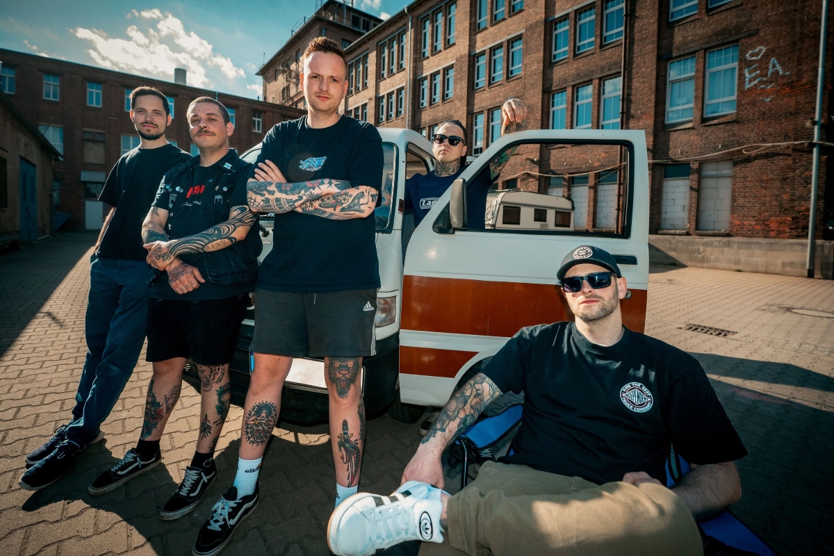 SKEETCH, WANT TO BE THE “SUNNY SIDE” OF YOUR SHITTY TOWN WITH THE RELEASE OF THEIR NEW PUNK ROCK LOVE SONG, OUT JUNE 13 ON PUNKERTON RECORDS