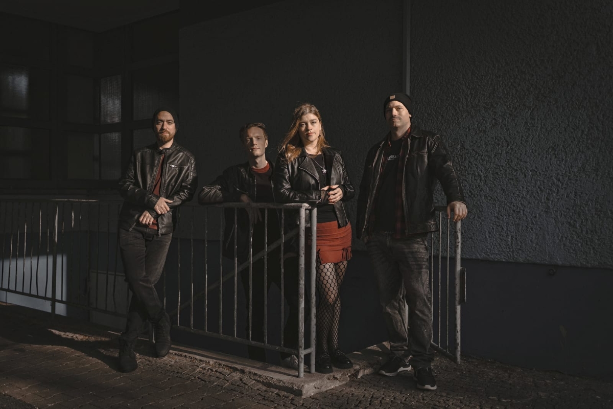 Rising Alma announce debut album Cracking the Moment, out July 11 via Sliptrick Records