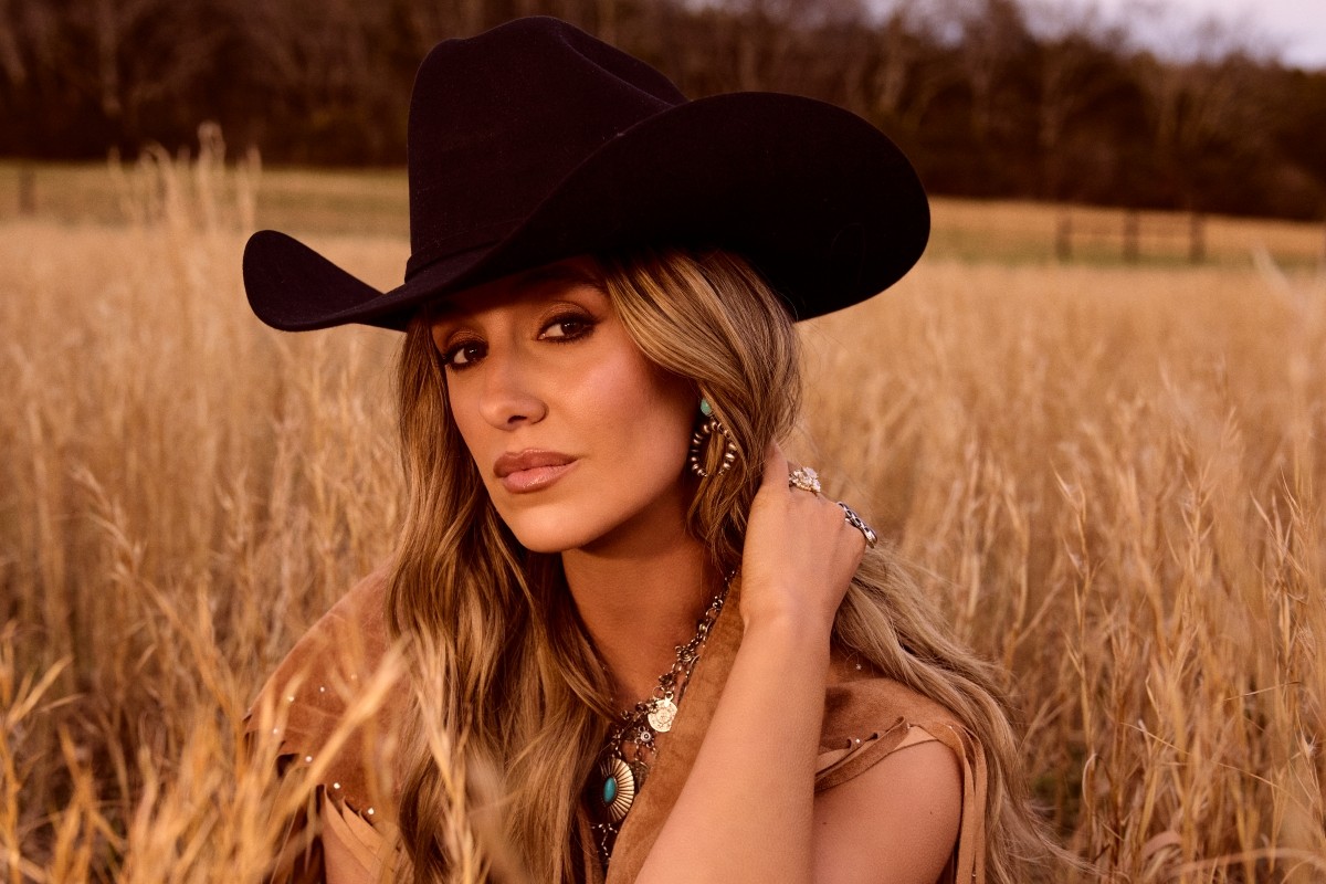 New Deluxe Version Of Lainey Wilson’s Award-Winning Album Whirlwind Out Now