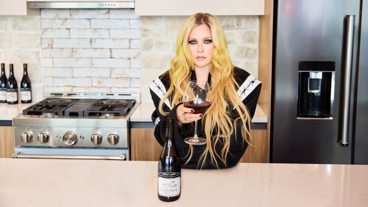 AVRIL LAVIGNE PARTNERS WITH BANSHEE WINES TO LAUNCH “COMPLICATED” PINOT NOIR