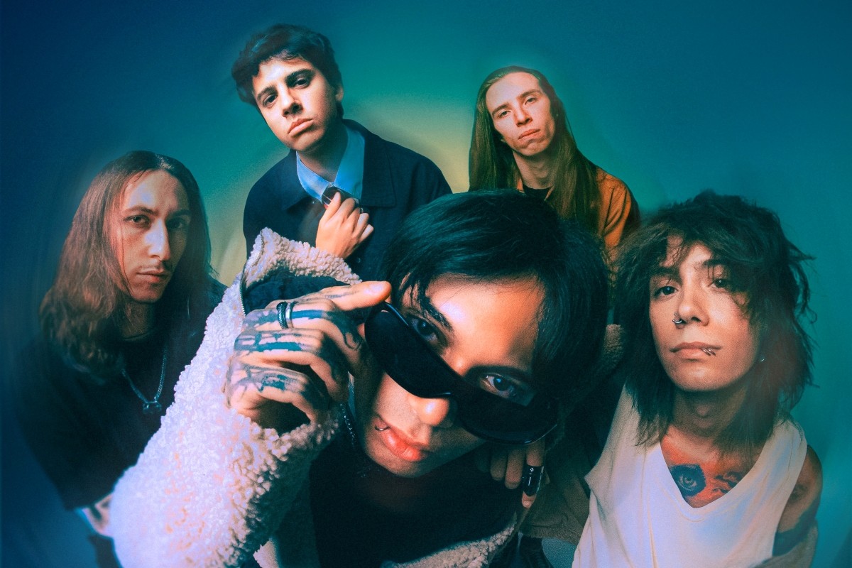 Stain The Canvas Confronts Media Obsession on “Vultures” ft. Distant