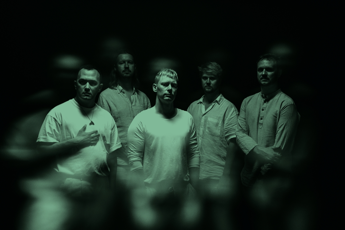 MØL share new single & video “Young”