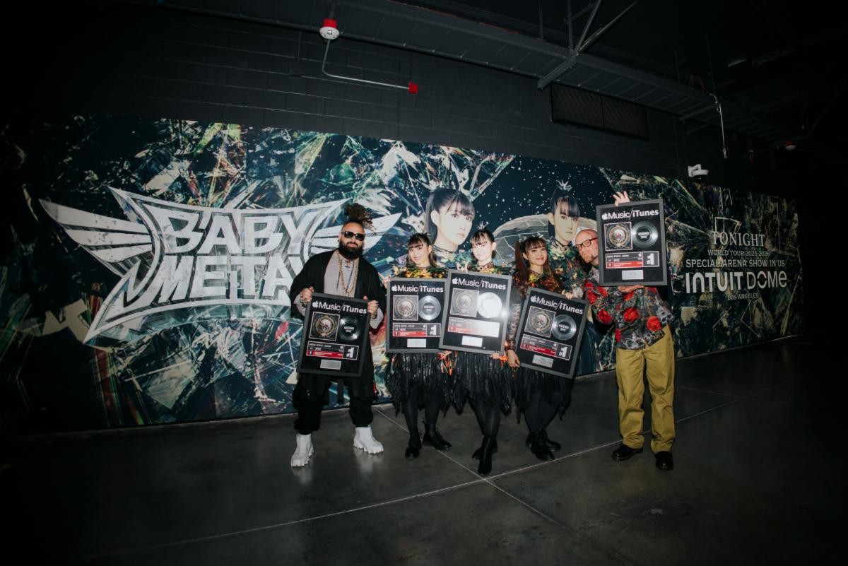 FIVE FINGER DEATH PUNCH and BABYMETAL Celebrate making Radio History With Their Song “The End”