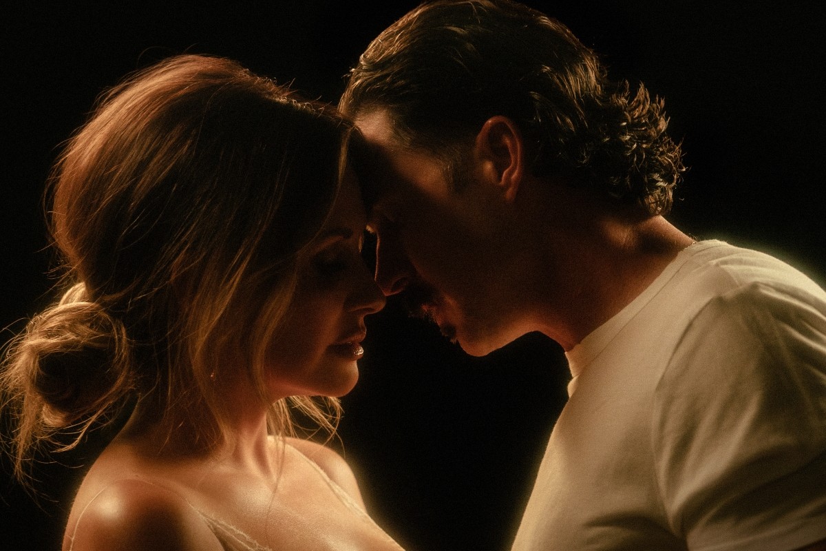 CARLY PEARCE AND RILEY GREEN RELEASE SULTRY NEW DUET “IF I DON’T LEAVE I’M GONNA STAY”