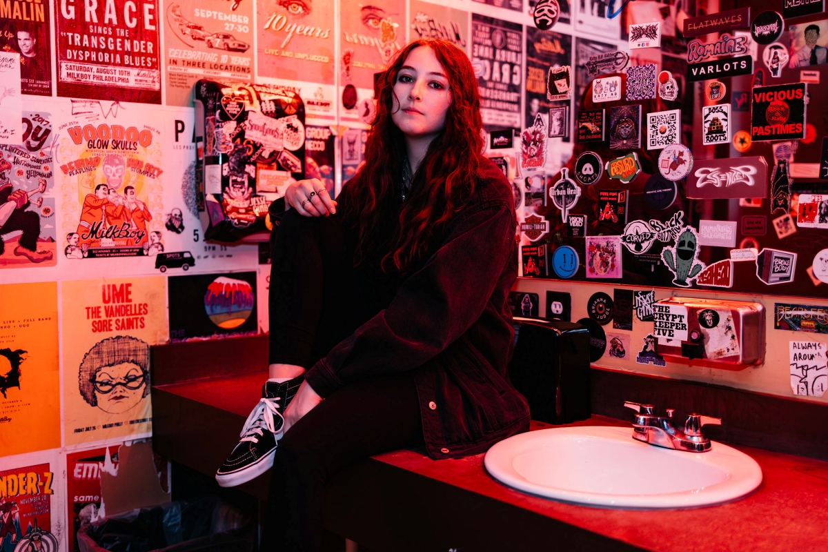 Nicole Alexis Announces New EP ‘Mirrors and Smoke’ out April 17