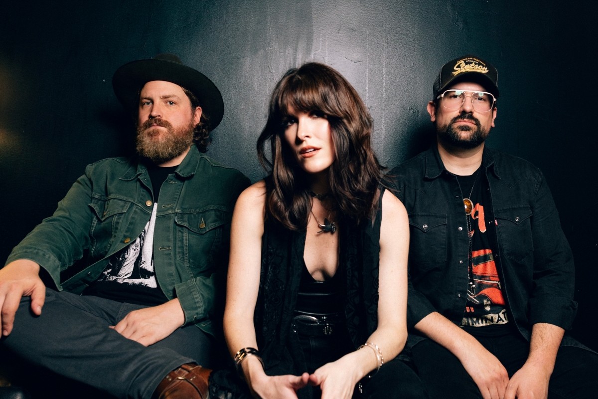 “Easy Come Easy Go” – The New Single From Award-Winning Alt-Country Trio The Redhill Valleys Out Now