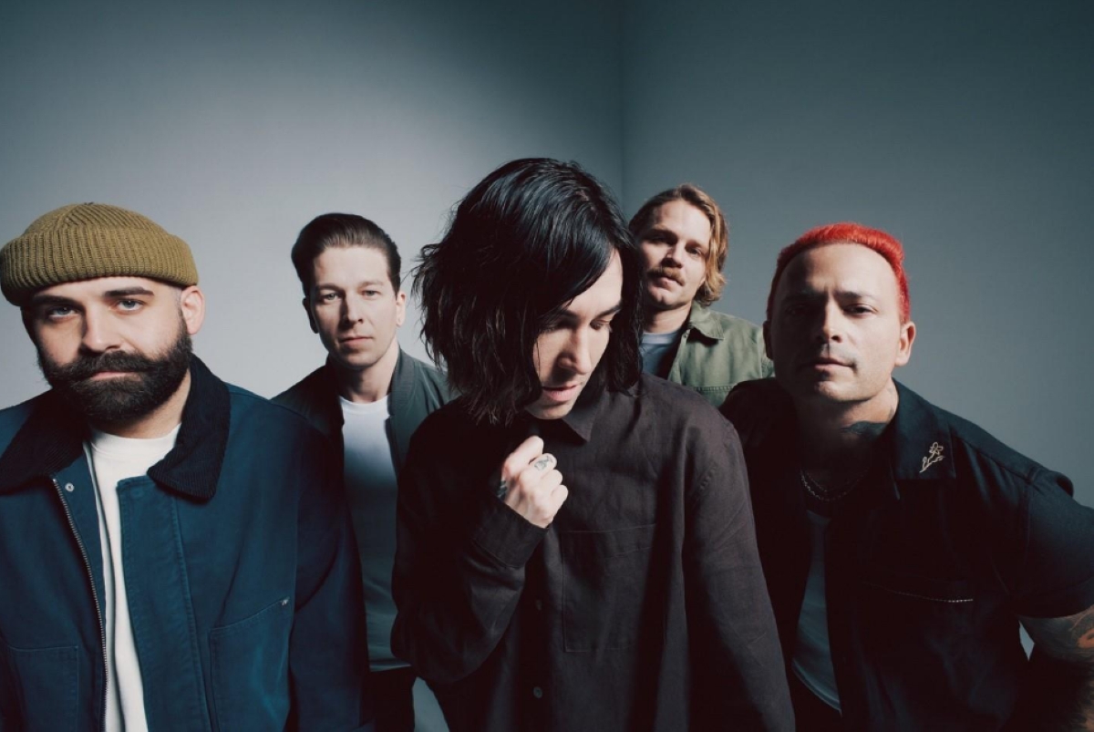 SLEEPING WITH SIRENS Release New Single “Paralyzed”