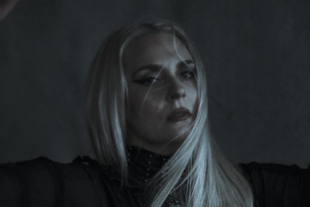 EIVØR unveils new song Verjugarðar / Walls