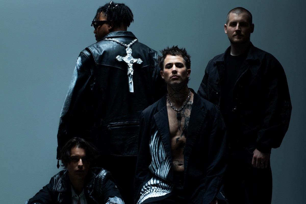 HOLYWATR RELEASE NEW SINGLE “GREEN ROOM”