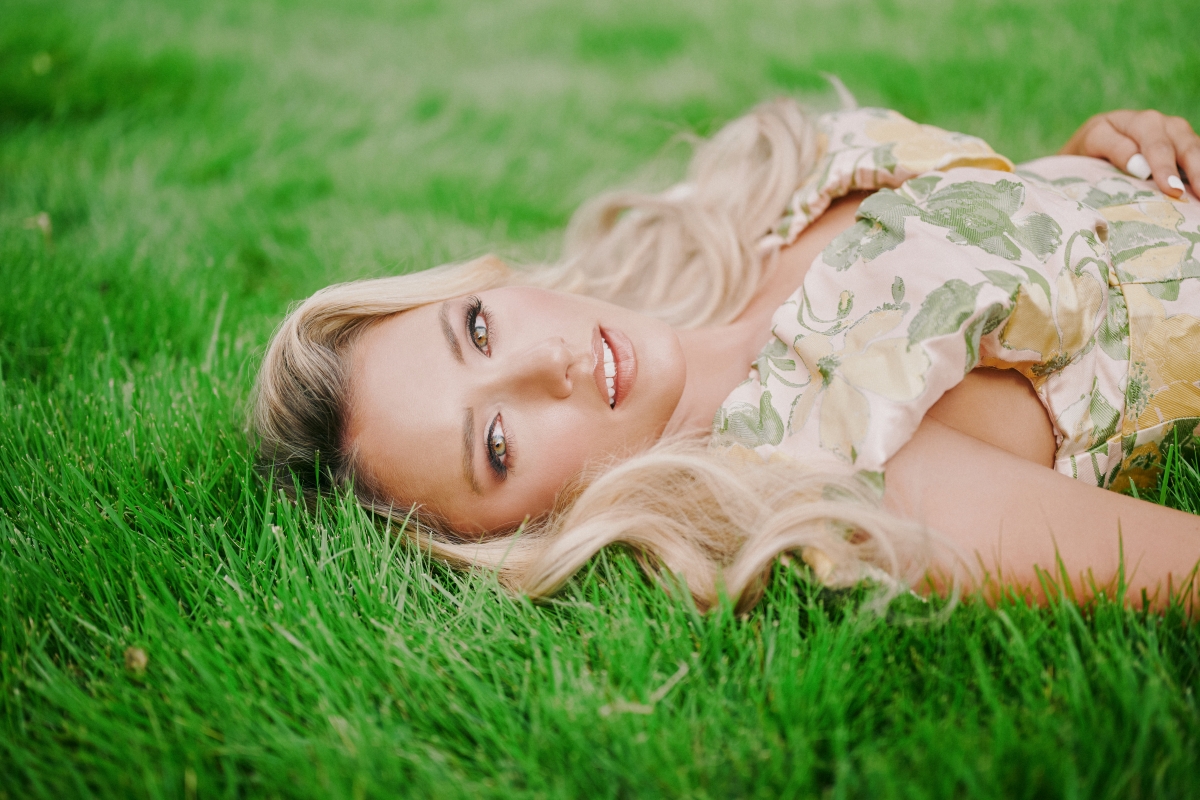 EMILY ANN ROBERTS SPINS AN UNCOMMON THREAD ON UPCOMING EP, OUT OCT. 16
